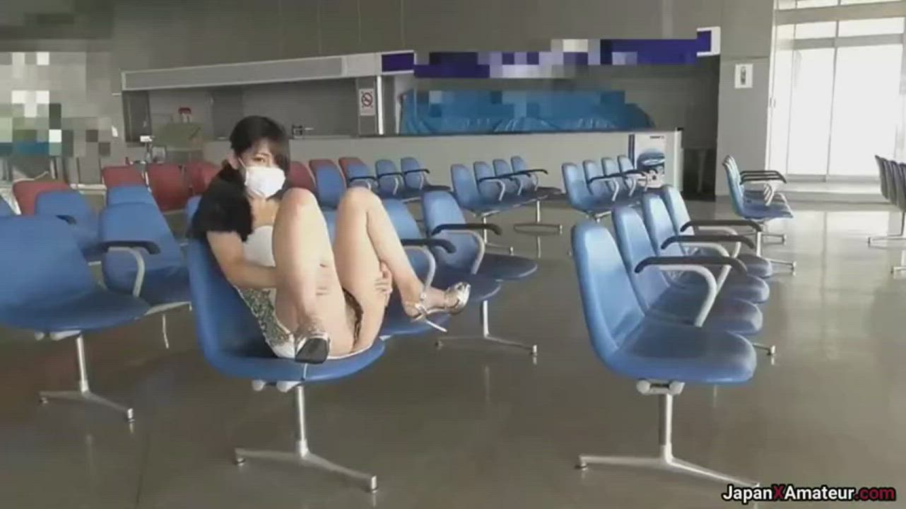 Amateur Japanese Girl Getting Fucked At A Bus Terminal