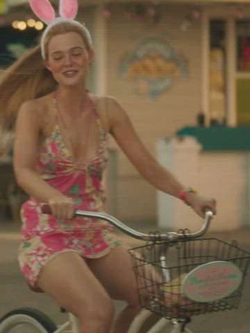 Elle Fanning's thighs in her new show