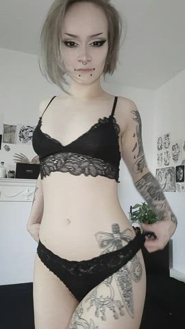 it would make my day, if even one person liked my tiny tits 🖤