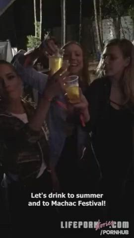 [MFFF] Guy fucks his 3 best friends at a concert