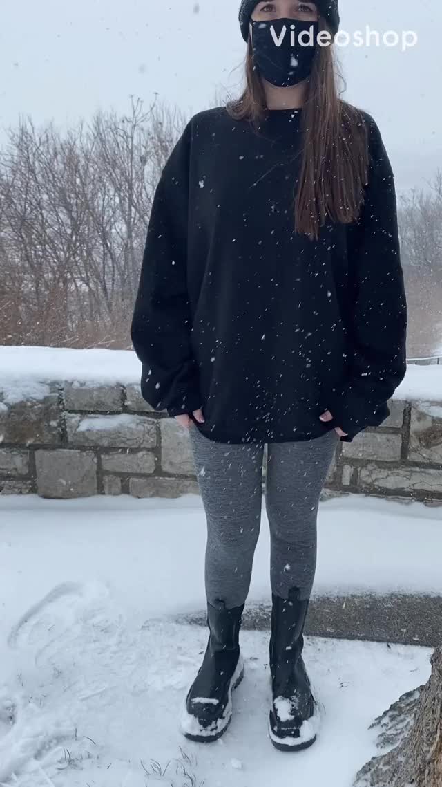 Throwback to when I had camel toe in the snow [gif]