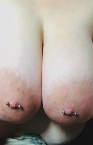 I know y’all like my jiggly tits
