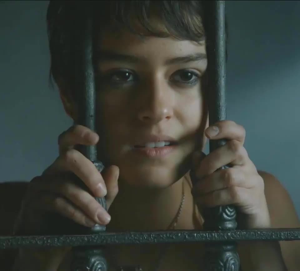 Rosabell Laurenti Sellers - Revealing Sexy Boobs in 'Game of Thrones' S5E7