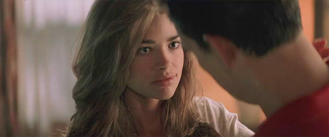 Denise Richards and Neve Campbell in Wild Things. 1998