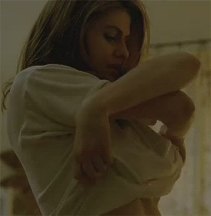 Alexandra Daddario and her perfect boobs