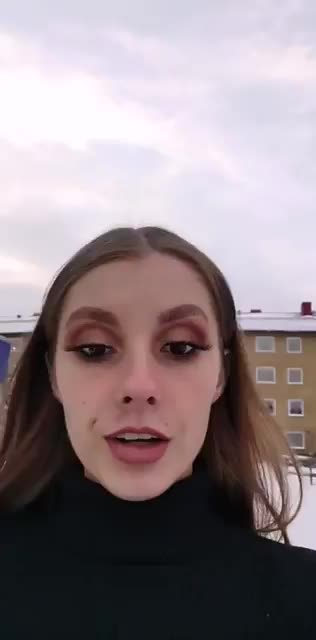 A flashing Norwegian teen in her natural habitat 😋💕 [gif]