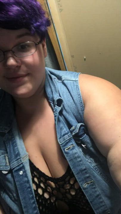 I made this new top and decided to wear it to the bar. I hope you enjoy it too 😘