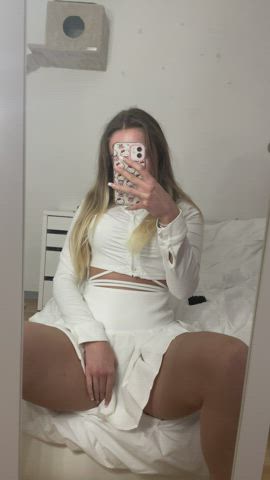 would you help me lifting up my skirt