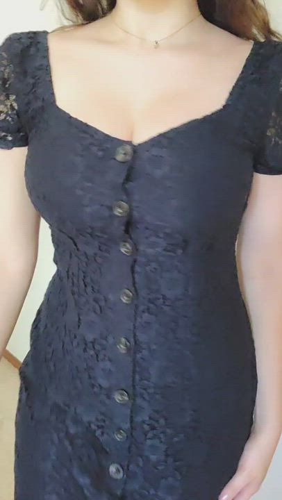 I'm wearing this dress on the first day of classes, should I sit in the front row? (18f)