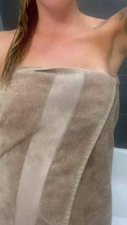 Ooops, I dropped my towel 🤭😈🍒