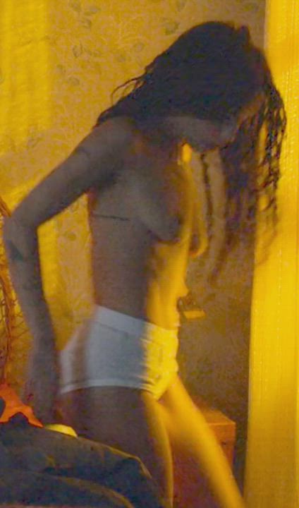 Zoe Kravitz sexy nude body