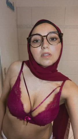Would u fuck me while I wear my hijab? Habibi? ❤️