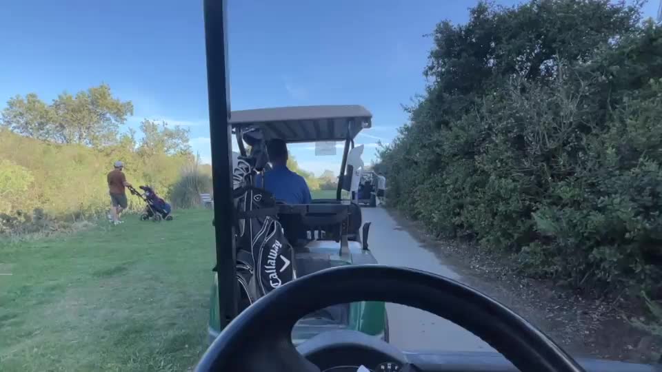 There was a bottleneck at the golf course, so I decided to have some naughty fun! [gif]