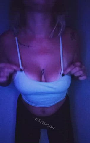 I'm waiting for you to come and play with my tits : video clip