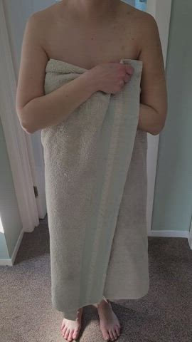 showered and ready for the day... How's your Sunday? [F]