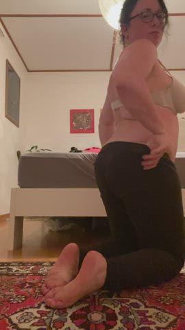 I am so h0rny when showing my ass! Hope u are too!