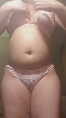 Do I look like your future girlfriend? [F] 19 British Indian : video clip