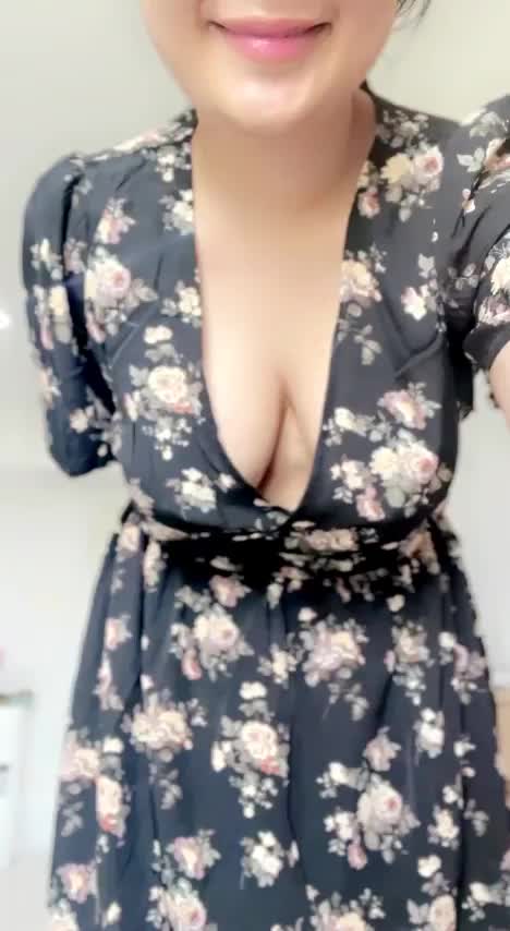 Lmk if you wanna try this asian pussy 😚 : video clip