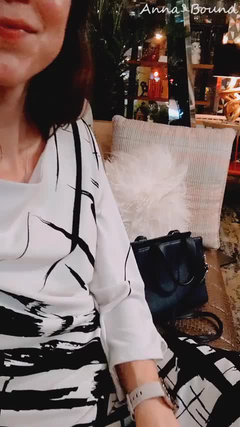 I don't mind when clients are late to meetings...I know how to keep myself entertained 😏 [gif]
