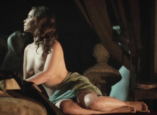 Emilia Clarke's favorite look, nude