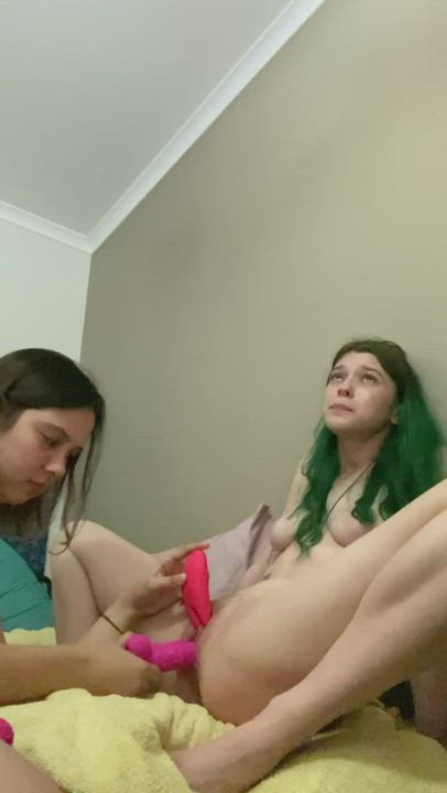 <3 best friends making porn <3