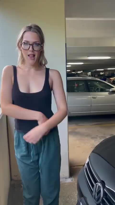 got naked in the parking garage.. would you fuck me? 😘 [GIF]