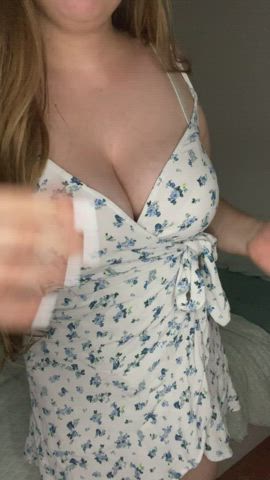 Nobody expects an 18yo to have such a big breast