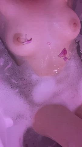 I like to be naughty in the bath 🔥