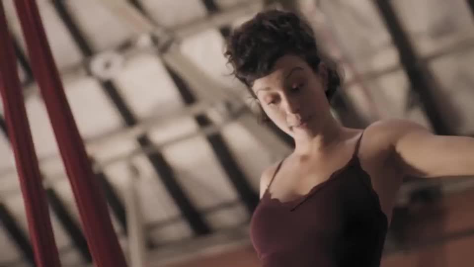 Natasha Jascalevich hot contortionist sex in brazilian series Todas as Mulheres do Mundo (2020)