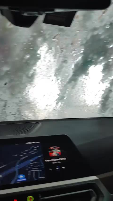 Car washes titties!