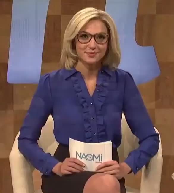The blonde fox anchor/ conservative talkshow host look makes me want to fuck Gal Gadot even harder